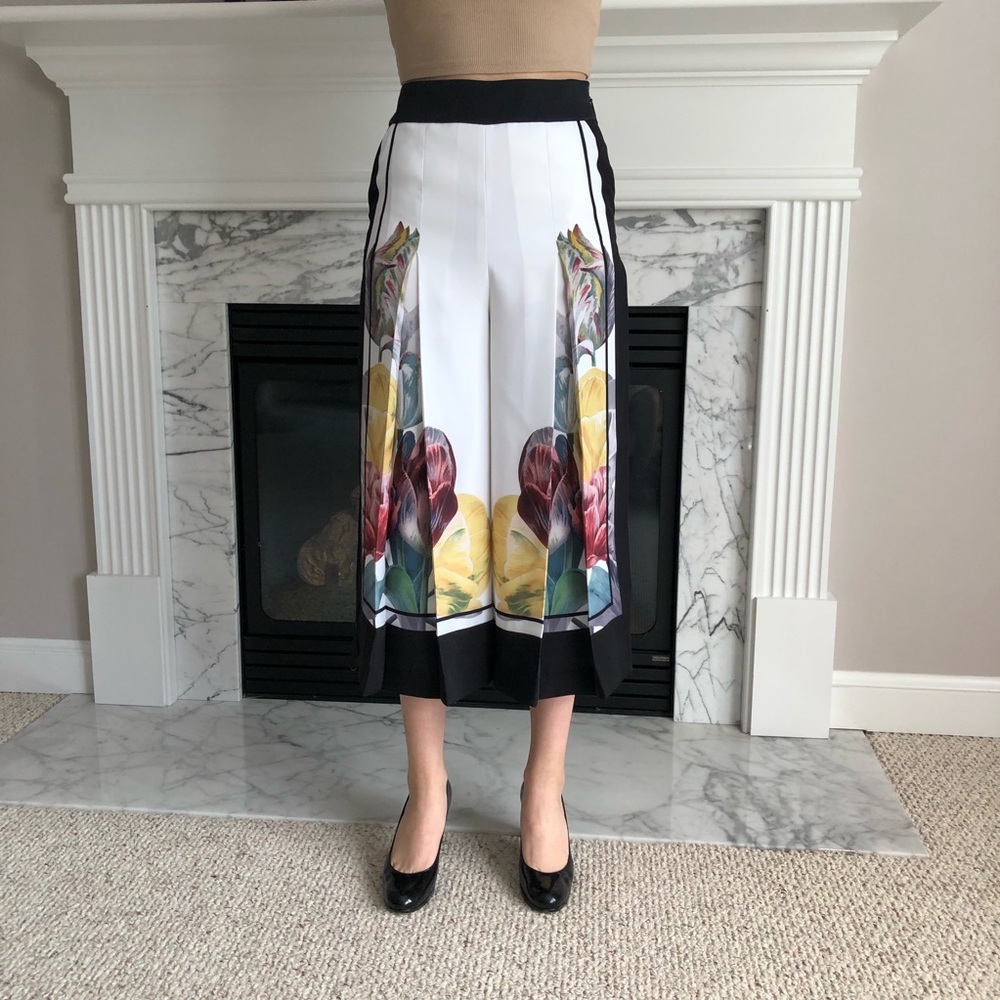 Ted Baker London White Floral Pleated Midi Skirt with Black Trim